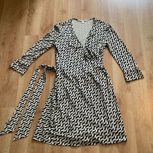 Diane VonFurstenberg wrap dress size 2